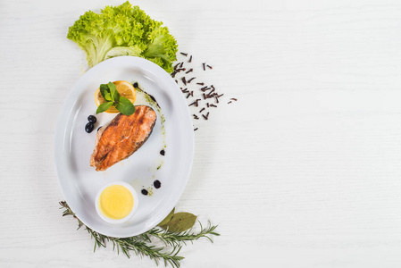 海鲜 烤的 美食家 油炸 蔬菜 三文鱼 晚餐 食物 盘子