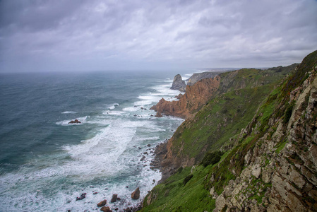 目的地 海岸线 风景 大西洋 暴风雨 波动 旅游业 黎明