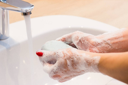 健康 肥皂 童年 下沉 手指 皮肤 盆地 泡沫 蹒跚学步的孩子