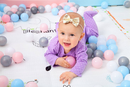 小孩 美丽的 婴儿 可爱的 面对 童年 幸福 紫色 新生儿