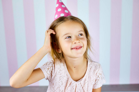 家庭 白种人 假日 聚会 孩子们 幸福 女儿 杯子 生日