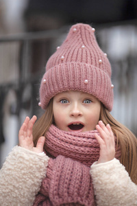 寒冷的 小孩 面对 可爱的 帽子 宝贝 童年 乐趣 可爱极了