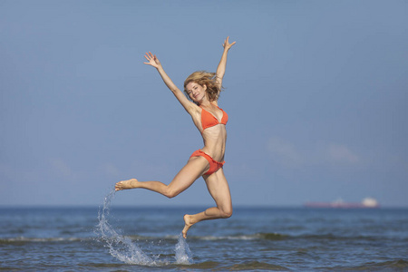 泳装 闲暇 身体 放松 女孩 海滩 女人 漂亮的 海洋