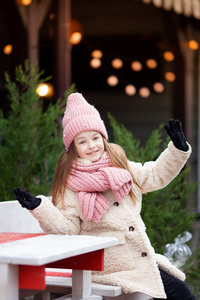 圣诞节 白种人 肖像 微笑 可爱极了 漂亮的 冬天 乐趣