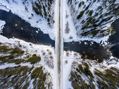 流动 美丽的 旅游业 寒冷的 森林 地标 天线 自然 风景