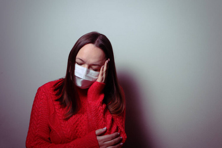 女人 消毒杀菌剂 呼吸系统 预防 症状 疾病 面对 冠状病毒