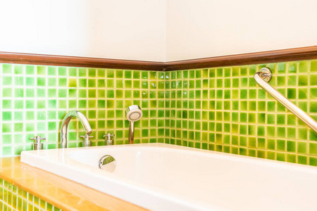空的 照顾 瓦片 奢侈 浴室 房间 优雅 水龙头 新的 淋浴