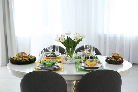 玻璃 在室内 盘子 复活节 餐具 花环 鸡蛋 食物 庆祝