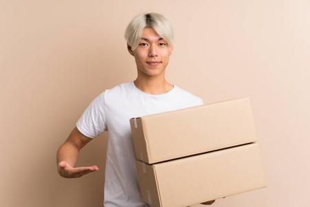 包装 房子 公寓 成人 传送 男人 搬迁 纸箱 日本人 堆栈