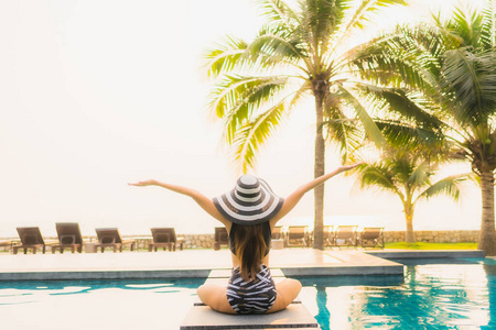 棕榈 亚洲 海洋 奢侈 女人 美丽的 肖像 水塘 太阳 酒店