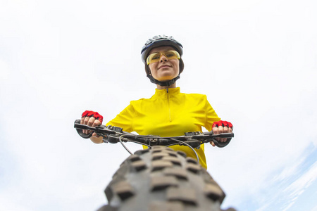 旅行 比赛 健康 头盔 娱乐 公园 自由 运动 摩托车手