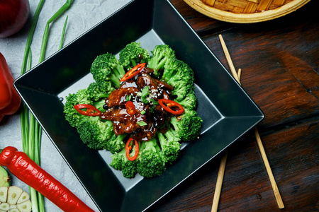 油炸 蔬菜 中国人 胡椒粉 热的 晚餐 烹饪 食物 西兰花