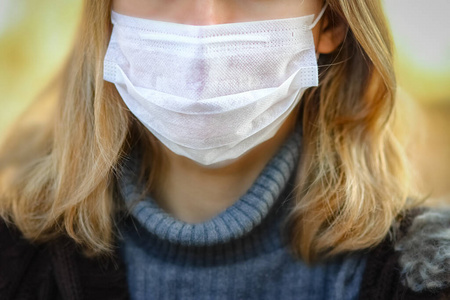气体 面对 呼吸系统 新型冠状病毒 女孩 面具 大流行 病毒