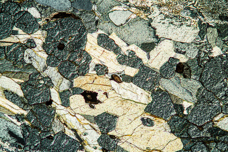 岩石 显微镜检查 矿物 科学 放大倍数 石榴石 地质学 扩大