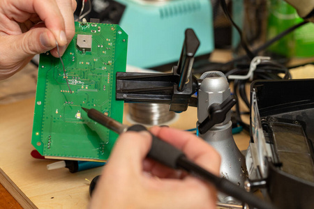 工作台 焊料 贴片 硬件 焊接 特写镜头 修理 技能 半导体