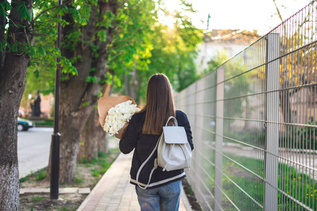 外部 开花 夏天 欧洲 颜色 连衣裙 女人 美丽的 建筑学