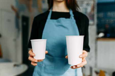 制作 杯子 服务 拿铁 客户 商店 停机坪 服务员 咖啡