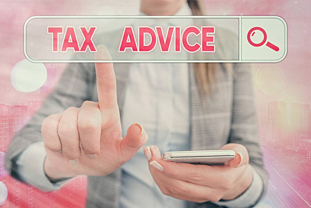 手写文本写税务建议。概念是指接受过高级培训并具有税法知识的税务代理服务。