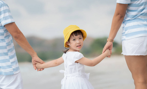 海滩 女人 闲暇 乐趣 家庭 假期 自由 女儿 微笑 小孩