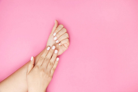 粉红色 时尚 趋势 健康 女孩 凝胶 皮肤 修指甲 指甲