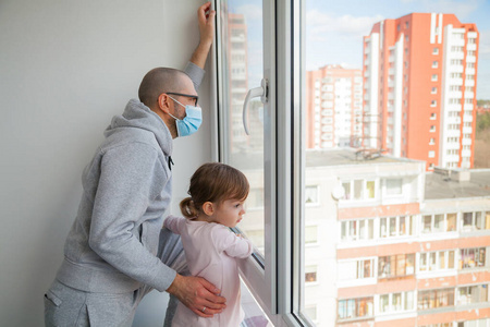 呼吸系统 房子 病毒 小孩 感染 父亲 男人 家庭 保护