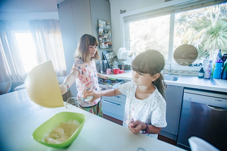 蛋糕 白种人 美丽的 乐趣 面包店 小孩 甜的 甜点 面团