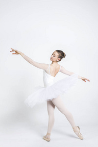 芭蕾舞演员 姿势 跳舞 拉伸 排练 运动 古典的 平衡 演播室