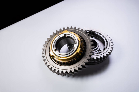 闪亮的齿轮箱轮齿照片