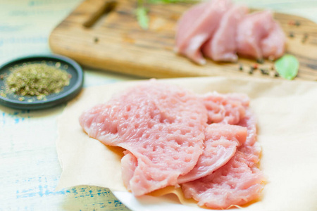 食物 肉排 胡椒粉 木槌 器具 饮食 乳房 美味的 特写镜头