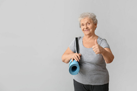 老年人 体操 年龄 健康 手势 成人 肖像 白种人 锻炼