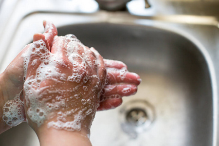 水龙头 下沉 消毒杀菌剂 保护 泡沫 液体 浴室 打扫 健康