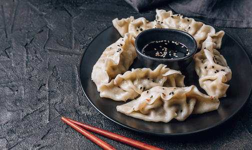 亚洲 蒸的 中国人 面团 大豆 晚餐 自制 日本人 盘子