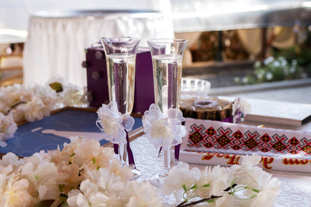 瓶子 庆祝 饮料 聚会 香槟 餐厅 婚礼 晶体 玻璃杯 餐饮
