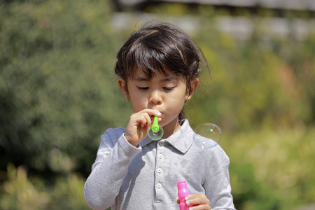 蓝天 女孩 小孩 可爱的 幼儿园 女人 人类 微笑 日本人