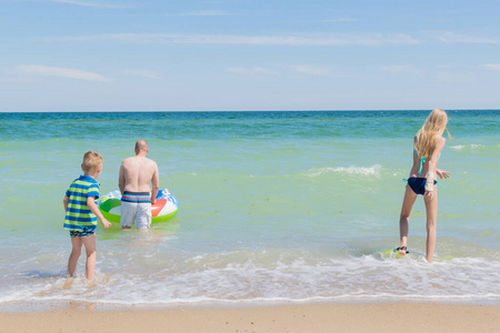 孩子们 美丽的 家庭 可爱的 幸福 海岸 在一起 假日 海滩