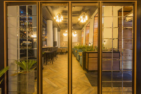 威尼斯餐厅入口推拉门系统餐厅入口,无人照片