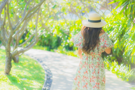 亚洲 公园 头发 白种人 美女 夏天 农业 领域 肖像 自然