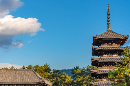 古佛寺内的五层宝塔。日本奈良县奈良市七大寺庙之一