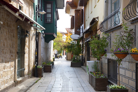 建筑学 商店 流行的 城市景观 文化 夏天 行走 卡莱奇