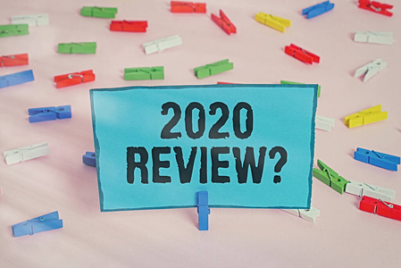 显示2020年回顾问题的文本标志.