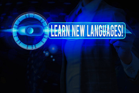 手写文字学习新语言。概念指培养外语交际能力。