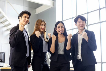 亚洲 计算机 帮助 微笑 电话 支持 公司 女士 服务 工人