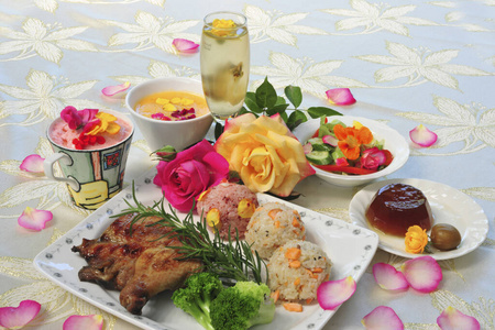 台湾 盘子 烹饪 桌子 晚餐 庆祝 植物 美味的 树叶 美食家
