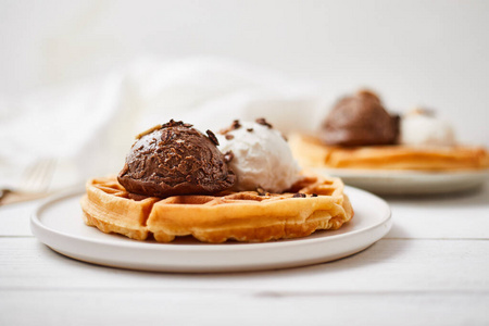 焦糖 冰淇淋 乳制品 华夫饼 美食家 软的 甜点 糖浆 圣代