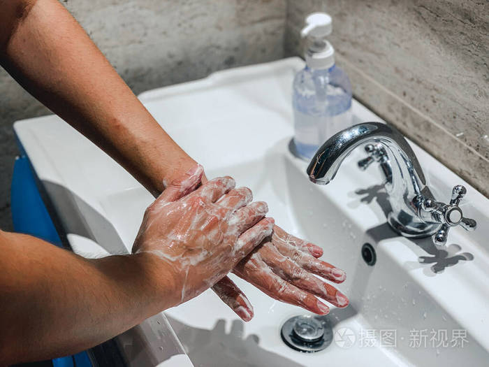 冠状病毒或covid19洗手时用肥皂搓手防止冠状病毒传播保持卫生防止