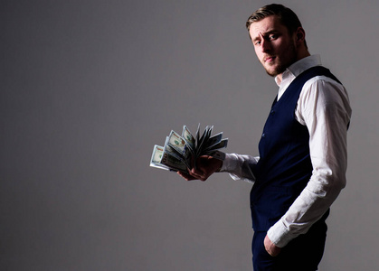 企业的现金有钱人,成功的企业家得到现金,钞票,货币,复制空间.照片