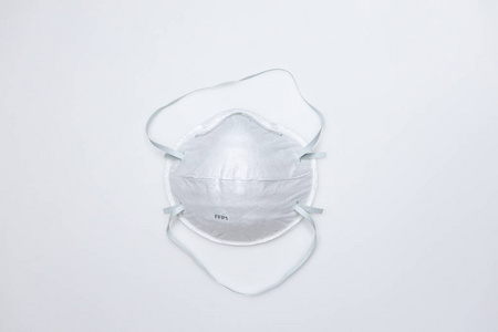 白色背景FFP1医用呼吸器，用于呼吸系统免受冠状病毒的侵害