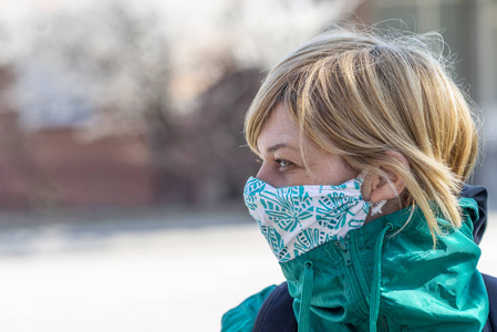 冠状病毒 女人 空气 爆发 感染 街道 健康 面具 人类
