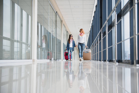 女孩 假期 女儿 蹒跚学步的孩子 大门 假日 飞机 航空公司