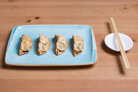 饺子 日本人 中国人 瓷器 午餐 油炸 面团 混凝土 韭菜